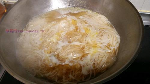 菠菜湯面條的做法