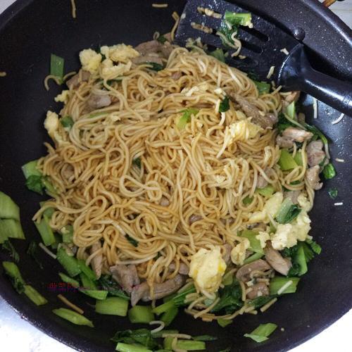 青菜肉絲炒面的做法