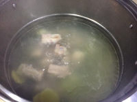 排骨蓮藕胡蘿卜湯的做法步驟3