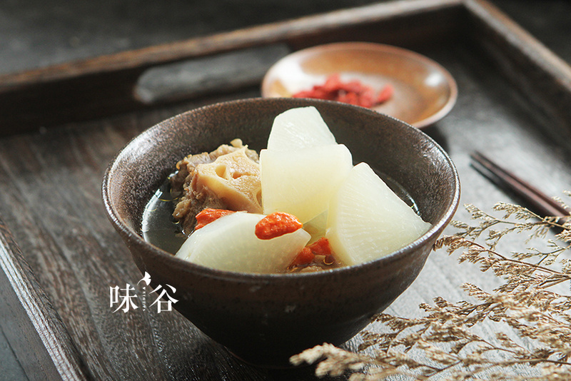 秋冬進(jìn)補(bǔ)（白蘿卜牛尾湯）的做法