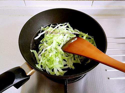 秘制醬汁炒面的做法