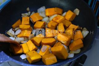 洋蔥南瓜燒秋葵的做法步驟:6