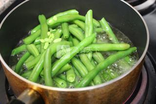 干煸四季豆的做法步驟:7