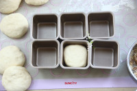 圣誕風(fēng)蘋果醬方形小面包的做法步驟7