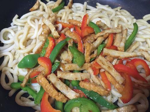 番茄醬三絲炒烏冬面的做法