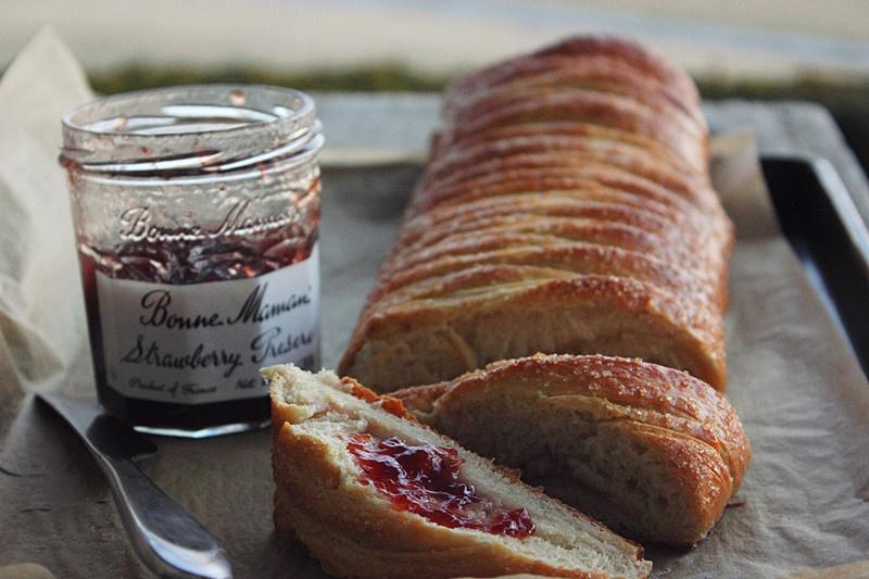 香軟草莓奶酪餡辮子面包的做法