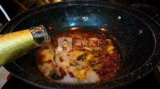 啤酒燜魚，好吃的讓你意想不到。的做法步驟：5