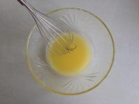 橙味糯米戚風(fēng)蛋糕的做法步驟3