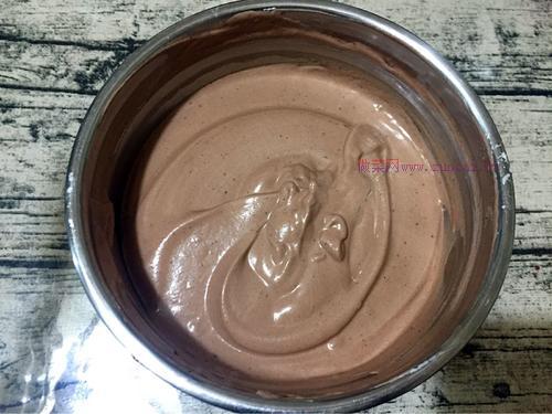 八寸可可戚風(fēng)蛋糕的做法