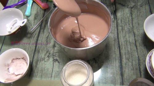 巧克力戚風(fēng)蛋糕8寸的做法