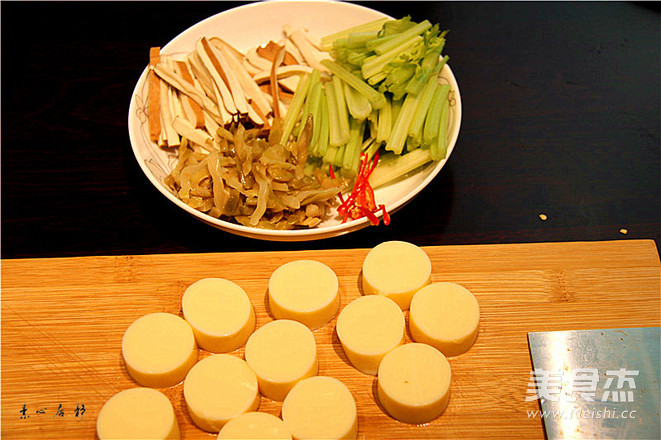 素心居靜香噴噴香干芹菜榨菜絲的做法