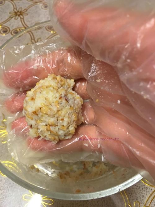 干果椰絲煉奶球的做法