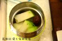 冬季進(jìn)補(bǔ)，冬瓜排骨湯的做法步驟4