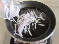 干炒牛河的做法步驟5