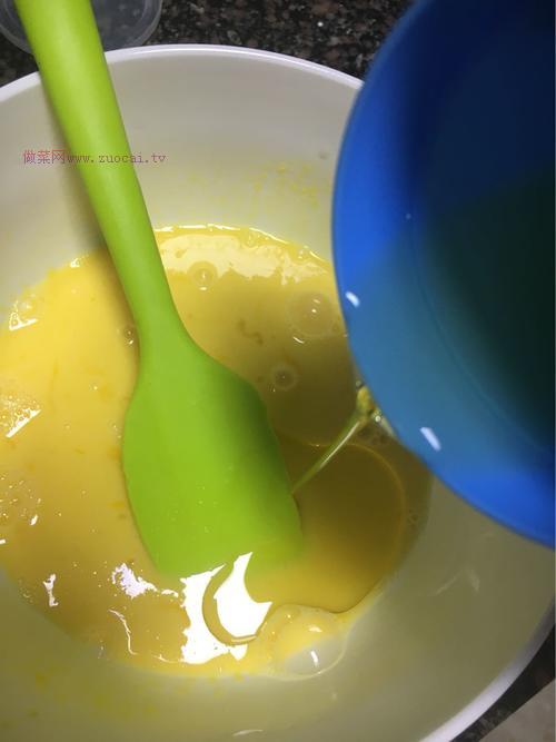 八寸戚風(fēng)蛋糕的做法