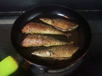 檸檬香煎秋刀魚(yú)的做法步驟5