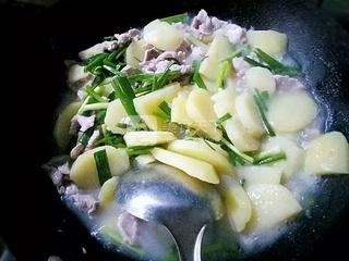 土豆肉片湯的做法步驟:7