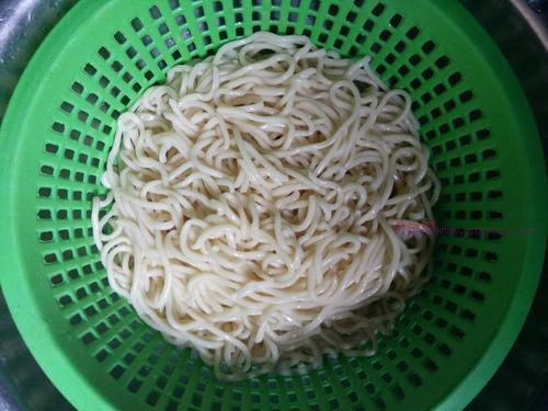 什錦雞蛋炒面的做法