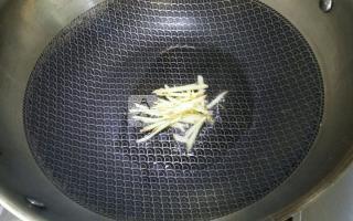 熏干芹菜的做法步驟：3