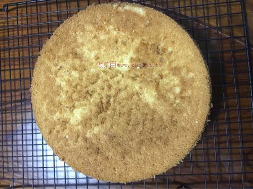 八寸戚風(fēng)蛋糕的做法