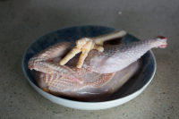 香菇土豆?fàn)F雞的做法步驟1