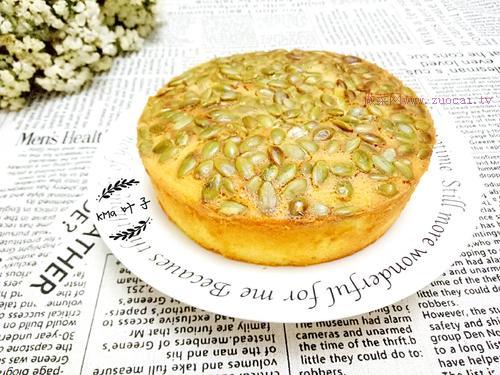 南瓜子酸奶蛋糕(6寸)的做法