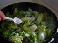 香菇青菜炒年糕的做法步驟4