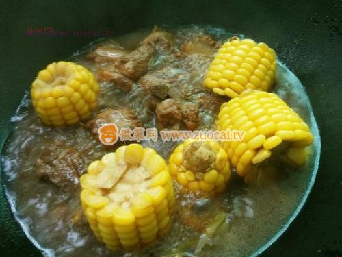 玉米燒排骨的做法