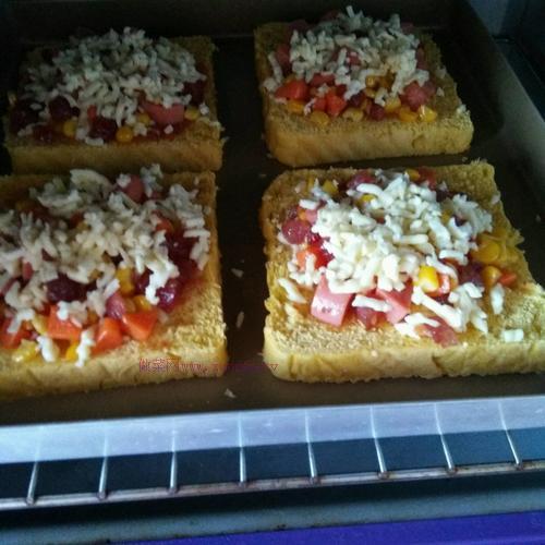 簡(jiǎn)單吐司披薩的做法