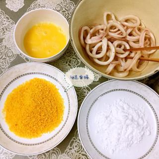 里約奧運(yùn)會(huì)必備的小零食—酥炸魷魚圈的做法步驟：3