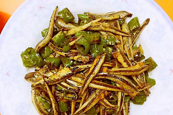 尖椒小魚干的做法