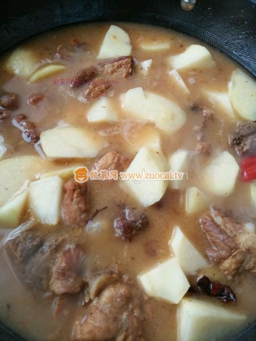 排骨燉土豆的做法