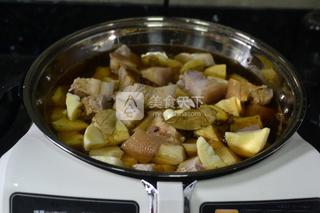 紅燒肉燒筍的做法步驟:10