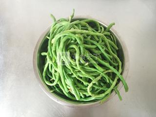 充分利用夏日陽光——曬干豇豆0的做法步驟：7