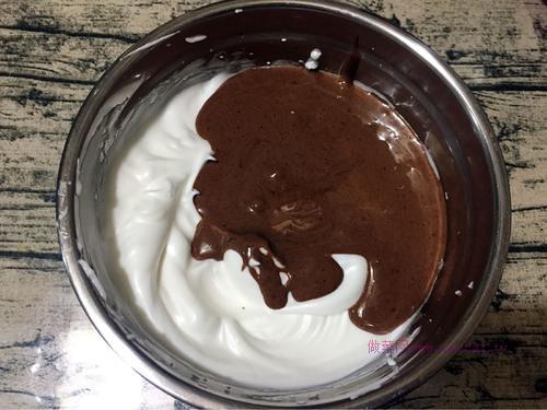 八寸可可戚風(fēng)蛋糕的做法