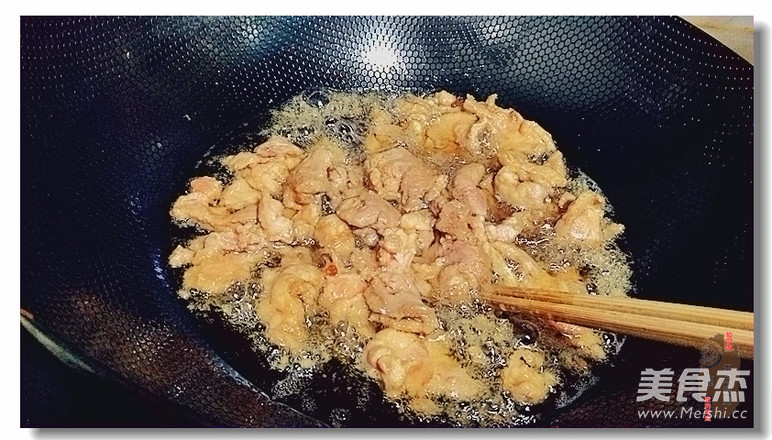 過(guò)油滑肉菇的做法