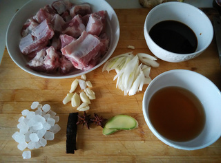 夏季開(kāi)胃糖醋排骨