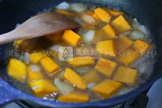 洋蔥南瓜燒秋葵的做法步驟:7