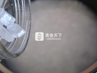 暑天懶人點(diǎn)心——酒釀雞蛋的做法步驟：2