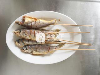 值得去嘗試的一款烤小魚——香辣烤小黃魚的做法步驟:5