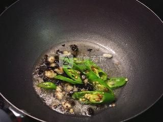 豉椒農家菜的做法步驟:2