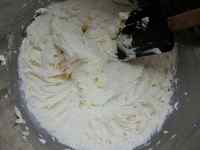 【烘焙甜點(diǎn)】椰蓉甜甜圈的做法步驟4