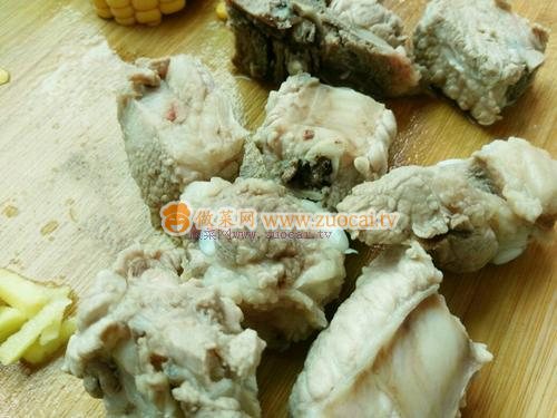 玉米燒排骨的做法
