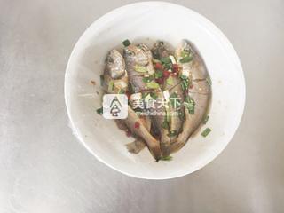 值得去嘗試的一款烤小魚——香辣烤小黃魚的做法步驟:4