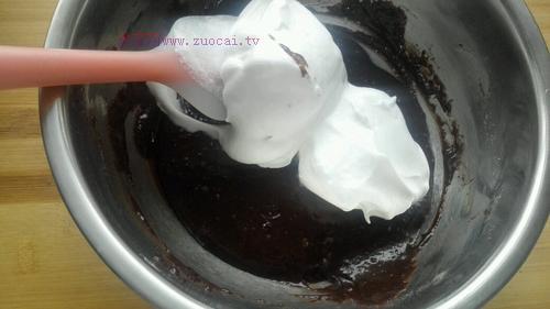 八寸巧克力戚風(fēng)蛋糕的做法