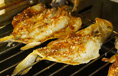 電烤箱香烤黃花魚的簡單家庭做法，很香