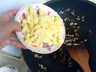 香菇土豆什錦蛋炒飯的做法步驟:11