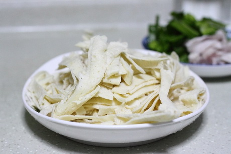 傳統(tǒng)小吃炒豆絲的做法步驟3