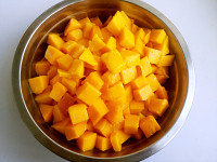 中國(guó)風(fēng)生日蛋糕的做法步驟3