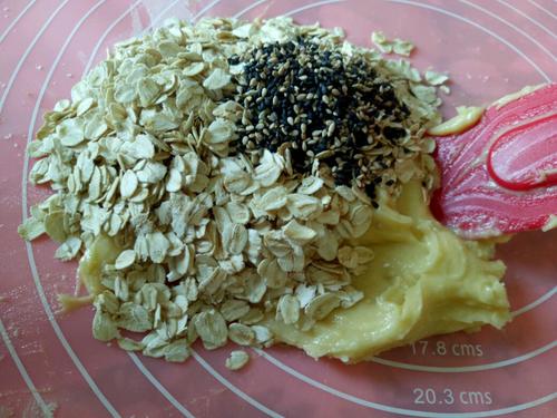 芝麻燕麥餅干的做法